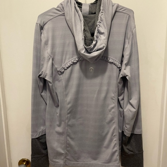 Mondetta. Woman’s XL light grey activewear pullover with zipper brand Mondetta - Picture 4 of 7